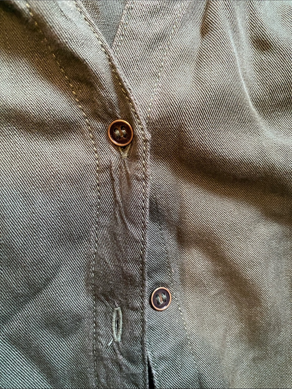 Women's Forest Green Button-Front Frayed Hem Shirt - Picture 3 of 9